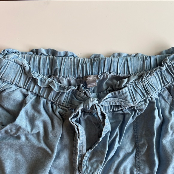 Paper Bag Shorts - Picture 2 of 3